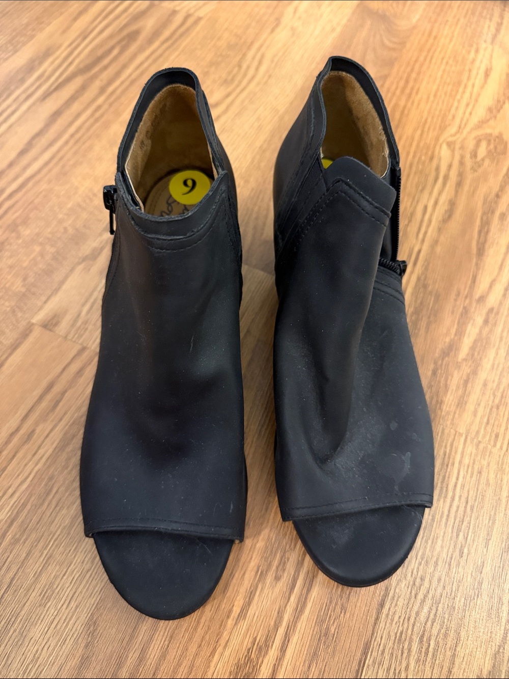 Natural Soul Black Open-Toe Mule Clogs